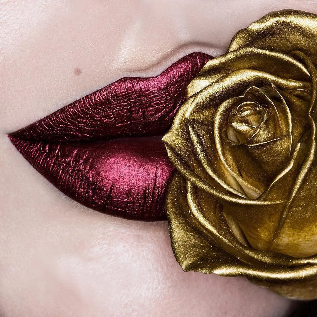 Description Picture 5 of itemDazzling Multi-Color Lipstick Makeup Effect Lasting Non-Fading Lip Gloss Cosmetics Lipstick