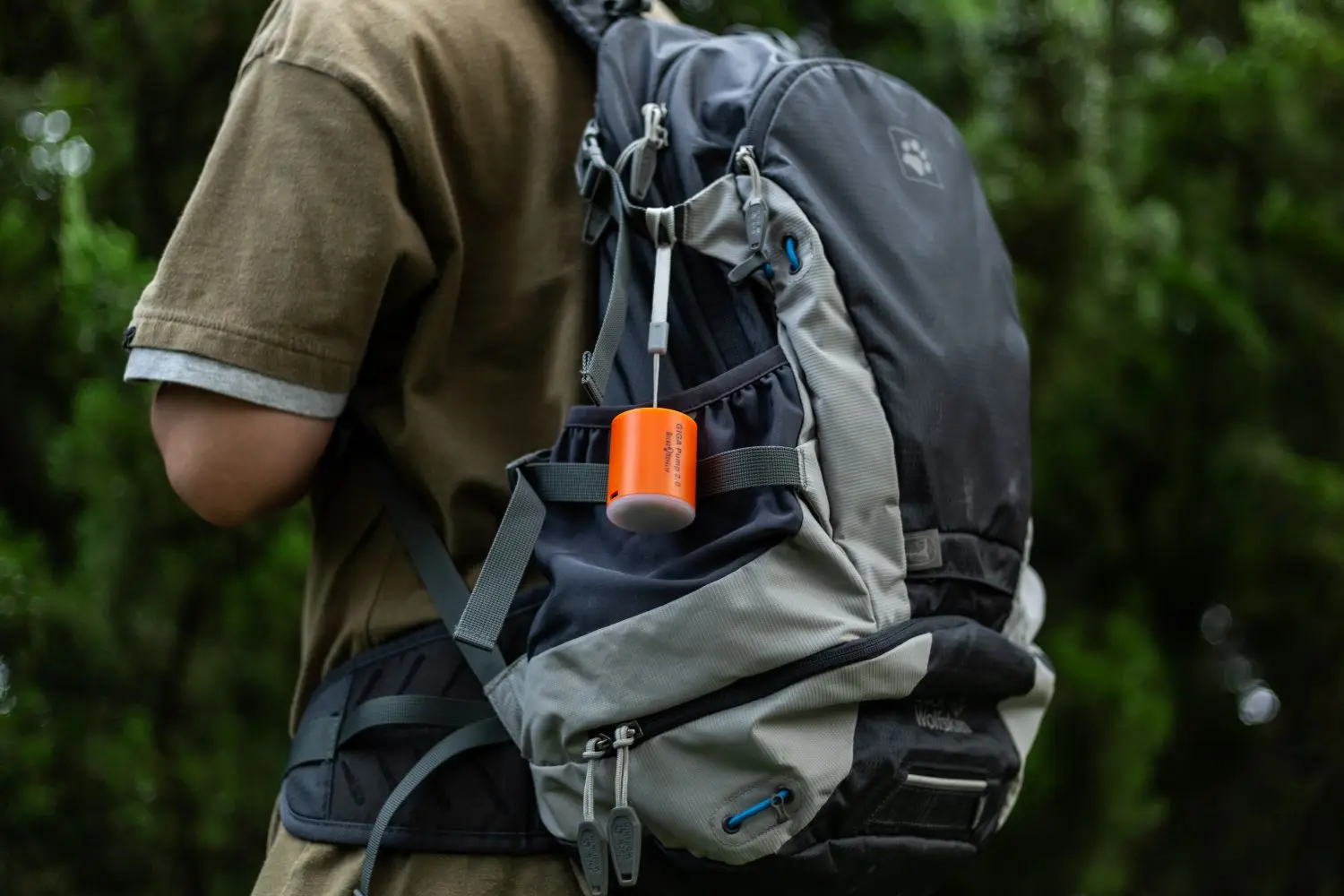 Description Picture 3 of itemNew GIGA Pump 2.0 Mini Air Pump 3 in 1 Outdoor Camping Lantern Vacuum Pump For Mattress Swimming Ring Air Pillow