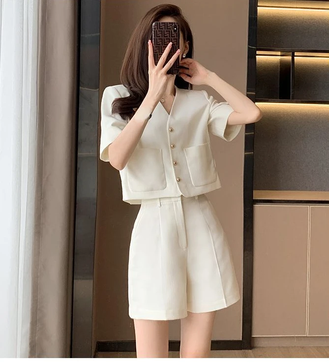 Description Picture 5 of item2023 Women's Summer Suit Short Sets Korean Chic and Elegant V-Neck Beige Top Fashion Wide Leg Shorts 2 Piece Set Women Outfits