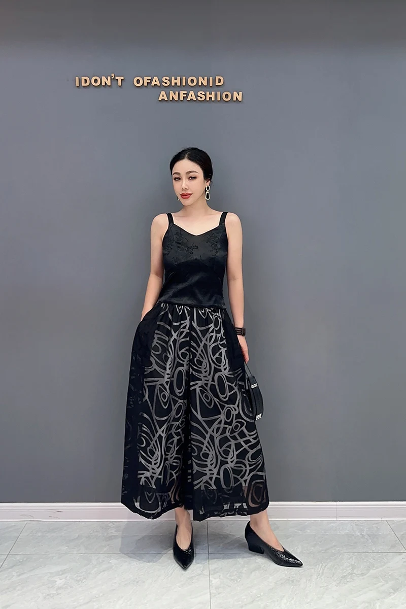 Description Picture 2 of item2023 autumn new women's nine-point shorts culottes double hollowed out gorgeous trousers loose comfortable large size
