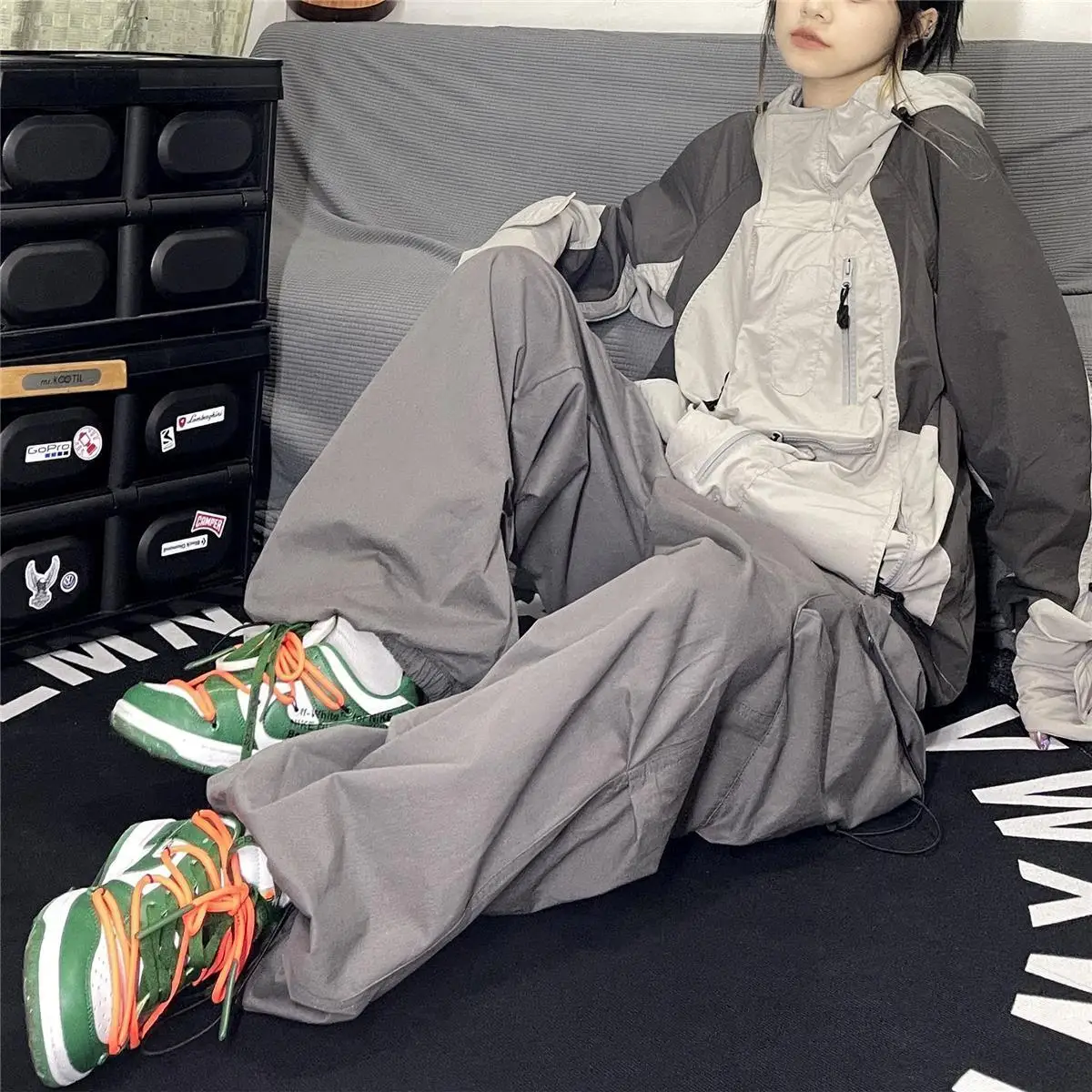 Description Picture 2 of itemHOUZHOU Retro Hippie Gray Baggy Parachute Pants Women Y2K Streetwear Oversize Pockets Wide Leg Cargo Trousers Female Harajuku
