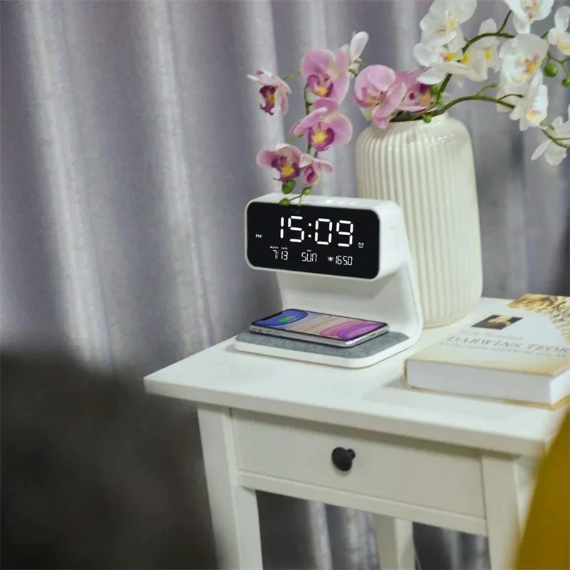 Creative 3-in-1 Bedside Lamp Wireless Charging LCD Alarm Clock Wireless Phone Charger for Iphone