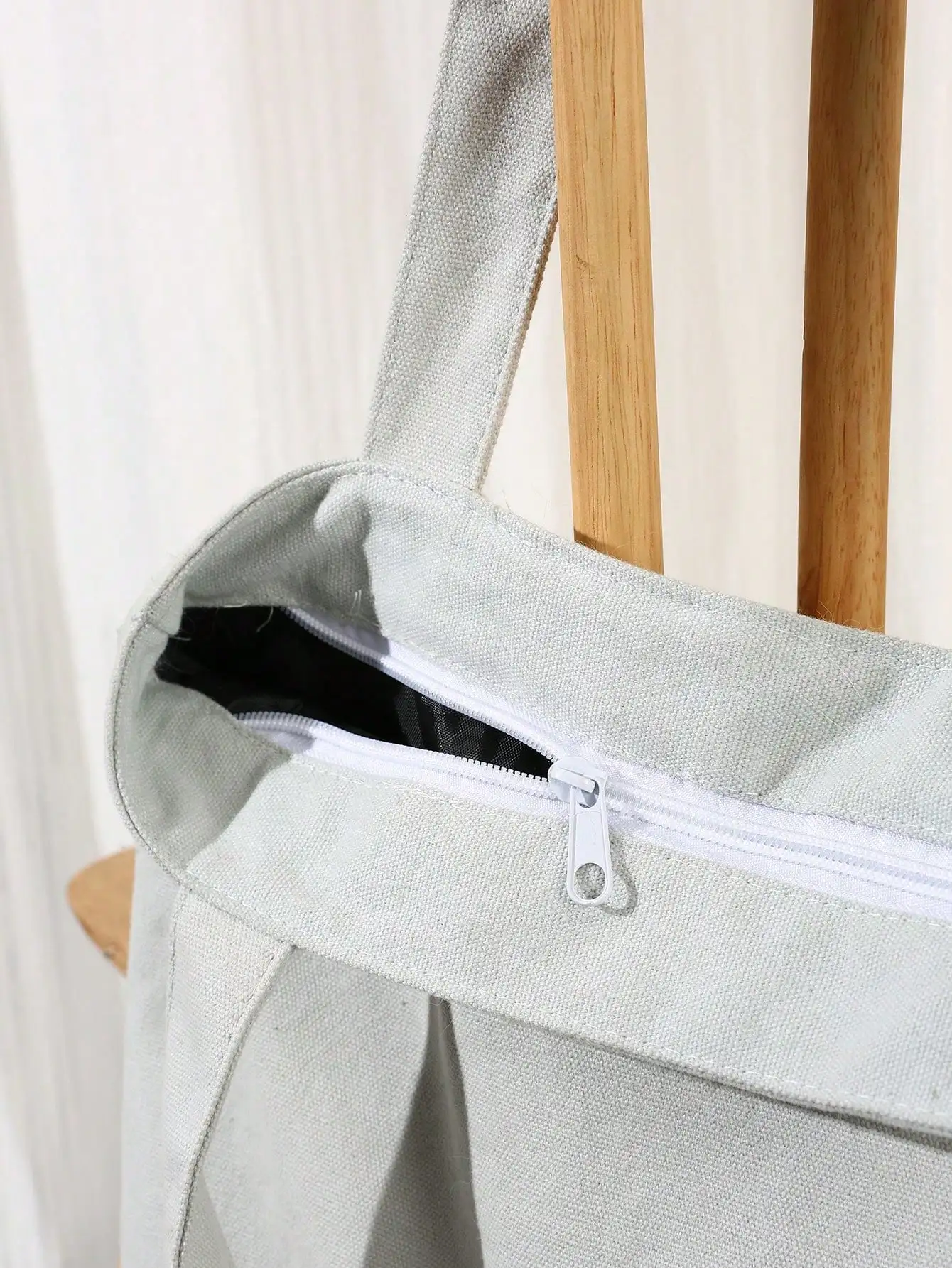 Description Picture 5 of itemPet Canvas Shoulder Bag Lion Shaped Cute Cat Carrier Portable  Shoulder Carrying Bag Chest Cat Bag Outdoor Cat Tote