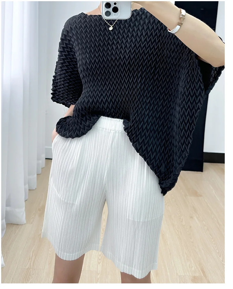 Description Picture 4 of itemShorts Women's Summer 2023 New Miyake Pleated Casual Solid Color Simple Versatile Casual Comfortable Straight Shorts