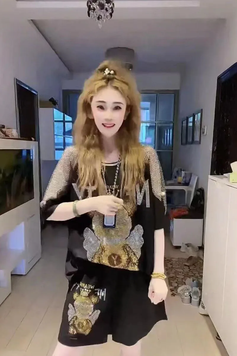 Description Picture 4 of itemLoose Casual Sports Set Women's Korean-Style Summer New Hot Rhinestone Stitching Half Sleeve Top Shorts Two-Piece Set Female