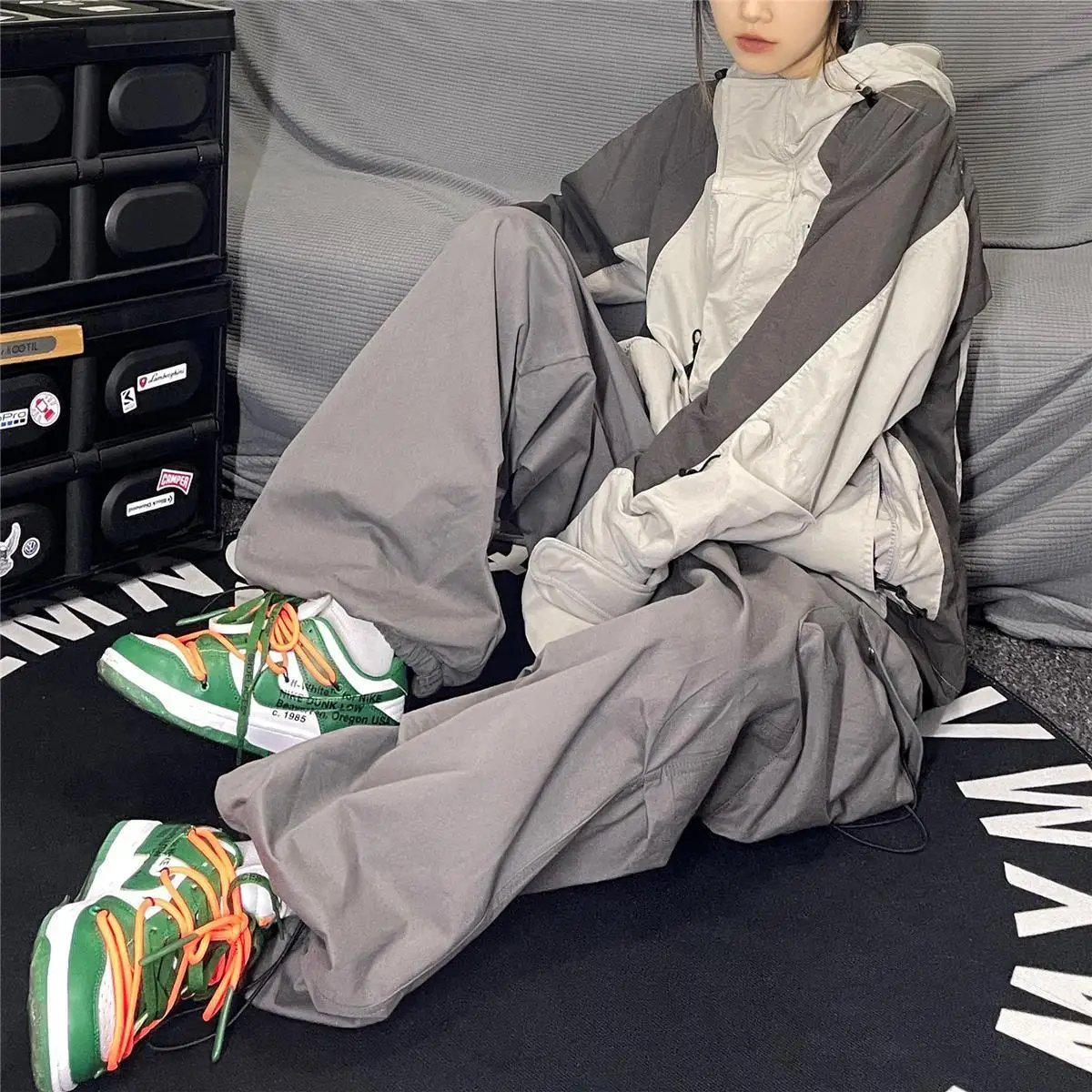Description Picture 3 of itemHOUZHOU Retro Hippie Gray Baggy Parachute Pants Women Y2K Streetwear Oversize Pockets Wide Leg Cargo Trousers Female Harajuku