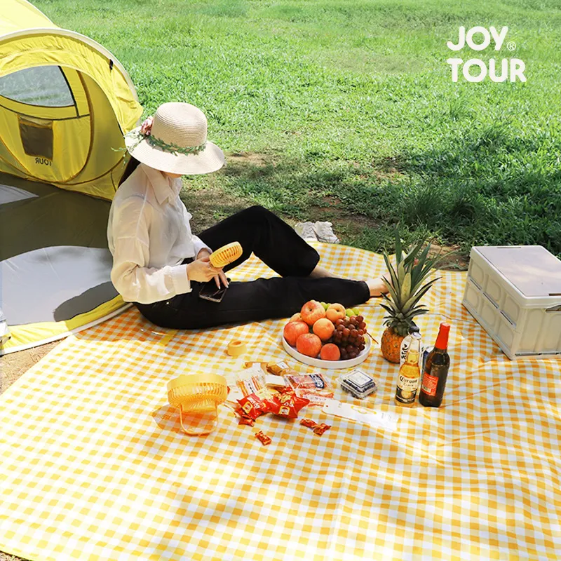 Description Picture 6 of itemDisposable yellow and red checkered picnic mat Outdoor barbecue picnic mat table cloth Restaurant restaurant tablecloth