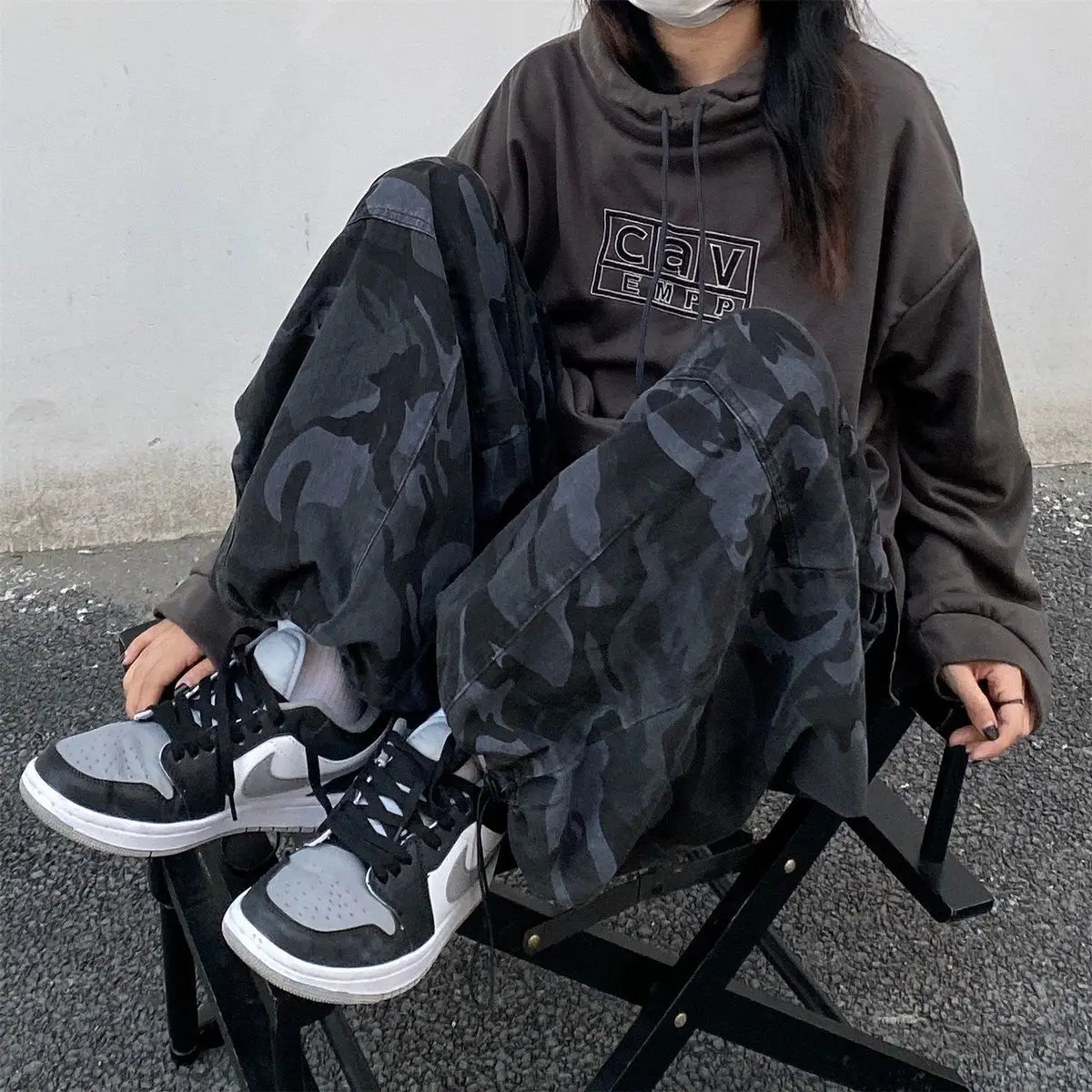Description Picture 2 of itemHOUZHOU Harajuku Vintage Camouflage Cargo Pants Women Baggy Hip Hop Streetwear Wide Leg Trousers Casual 90s Oversized Unisex