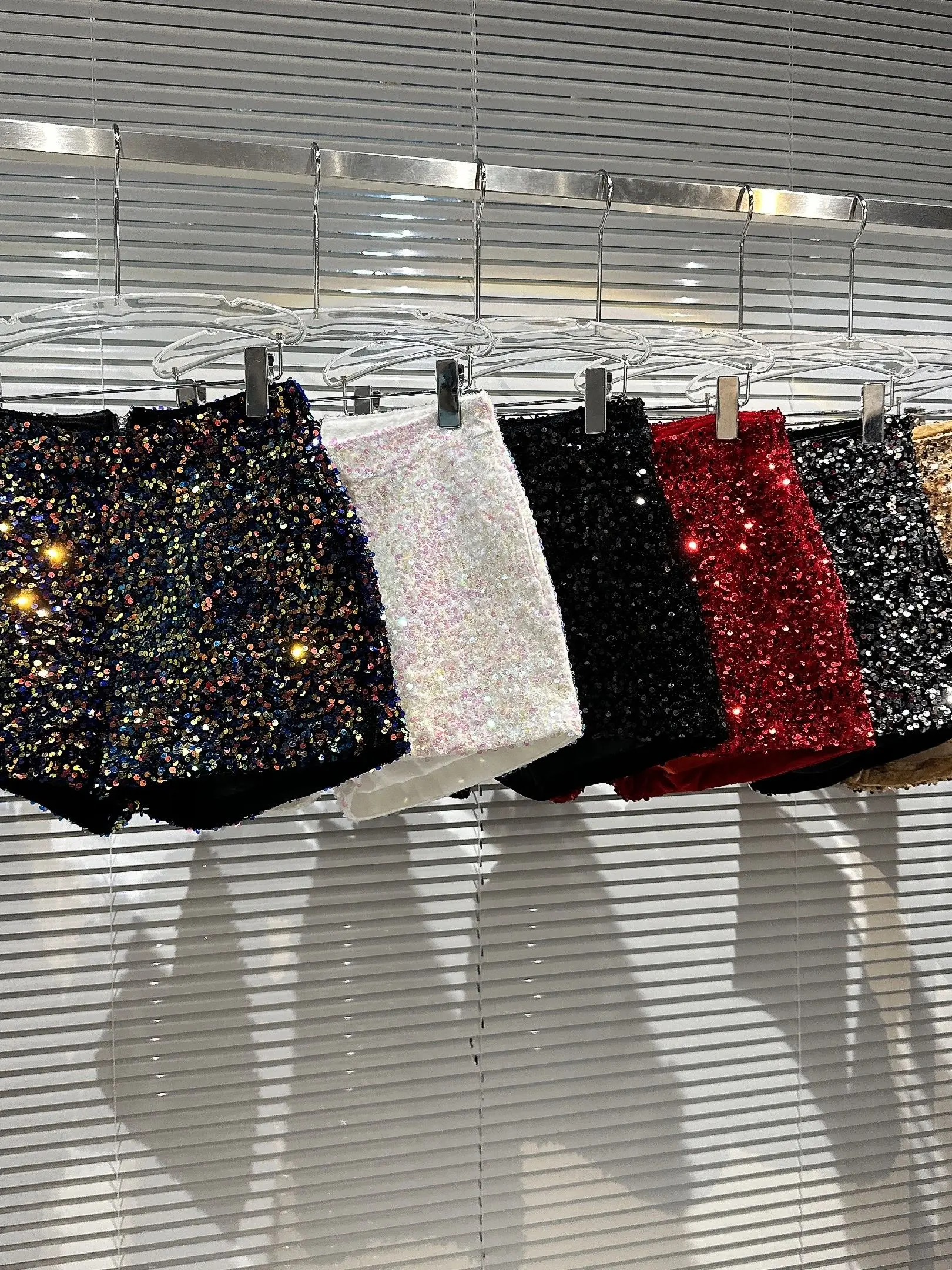 Description Picture 2 of item6 Colors 2023 New Shiny Sequined Hip Shorts Women High Waist Slim-Fit Sequins Black Bodycon Skirt Hot Girl Party Club Shorts