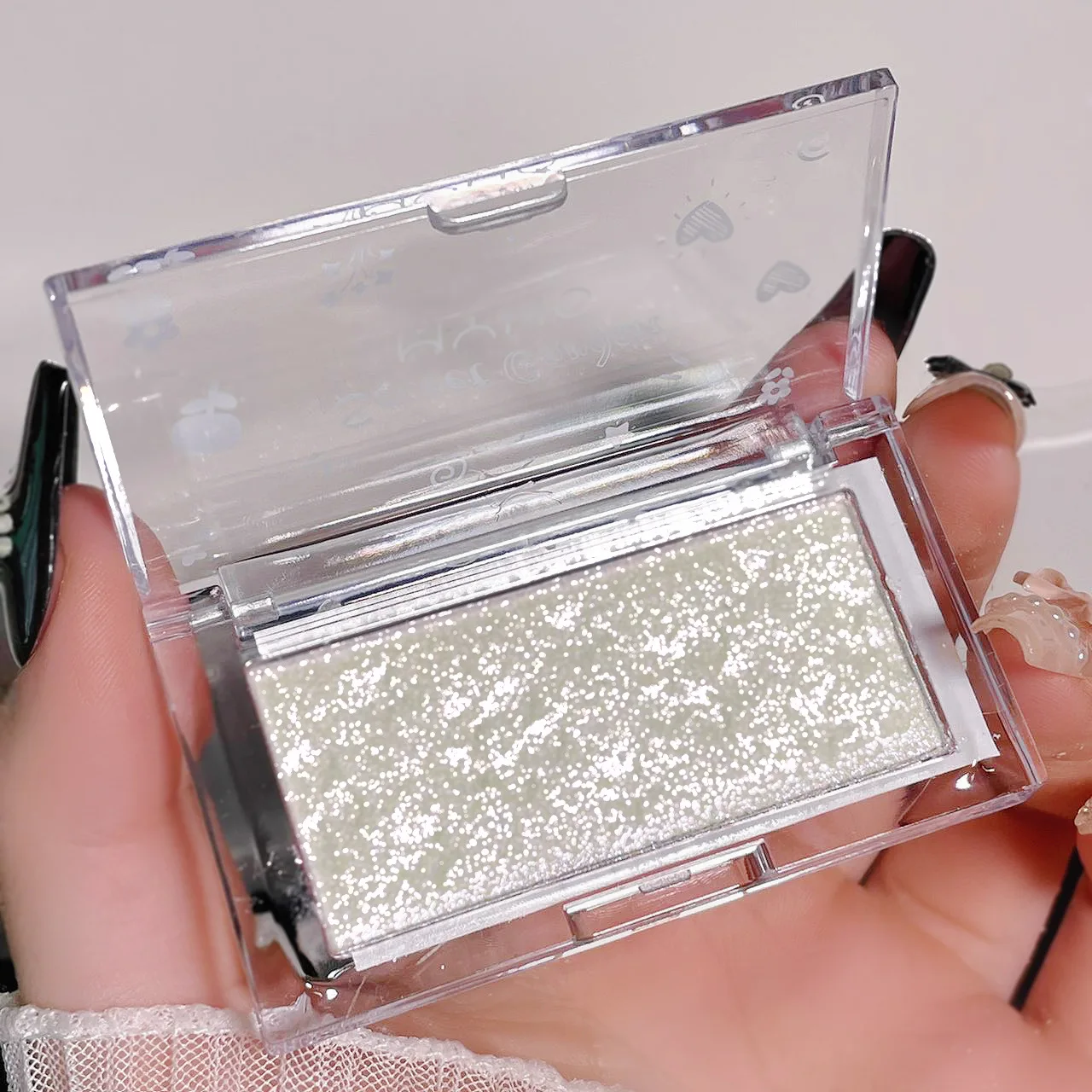 Description Picture 5 of itemSilver White High Gloss Face Brightening Makeup Diamond Highlighter Palette Mashed Potato Texture Shimmer Iluminador Highlight