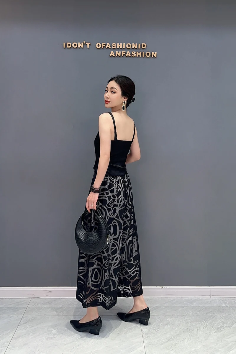 Description Picture 4 of item2023 autumn new women's nine-point shorts culottes double hollowed out gorgeous trousers loose comfortable large size