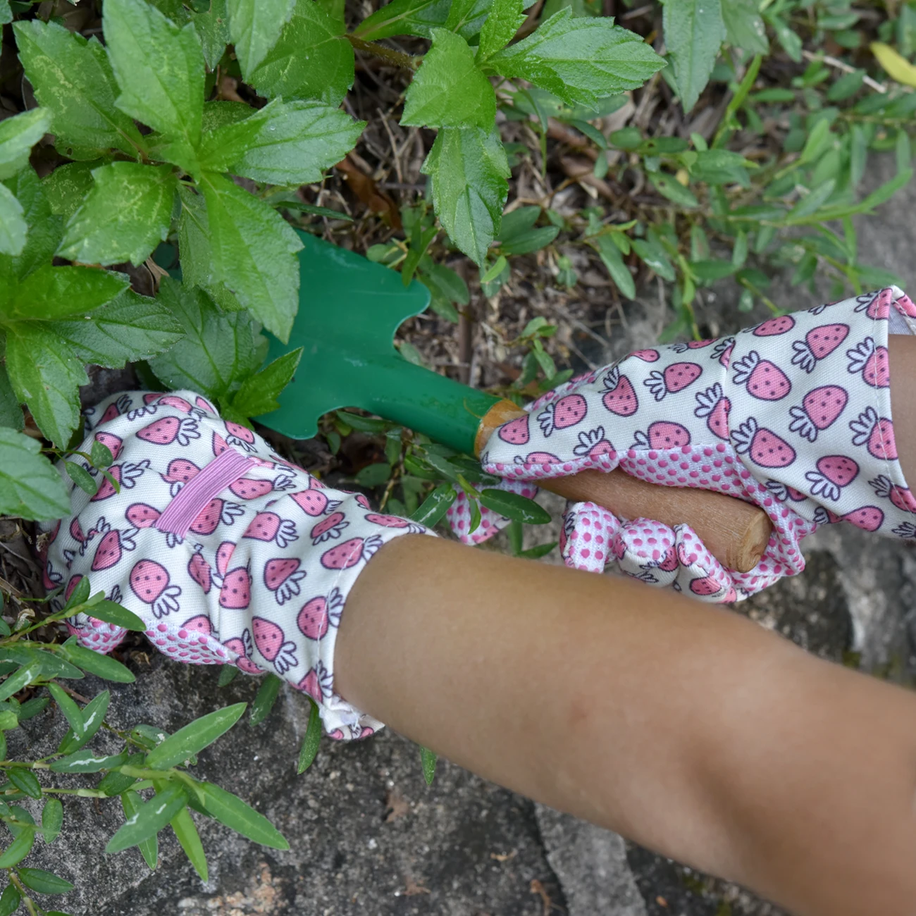 Description Picture 4 of item3 Pairs PVC Children Dots Garden Gloves for Yard Work Kids Toddlers Gardening Gloves for Age 1-6