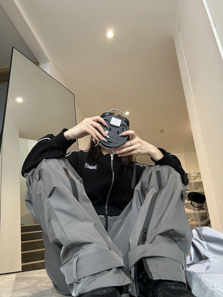 Description Picture 3 of itemNew Techwear Cargo Pants Women Y2K Korean Fashion Harajuku Sweatpants Hip Hop Streetwear Wide Leg Parachute Track Trousers Vibe