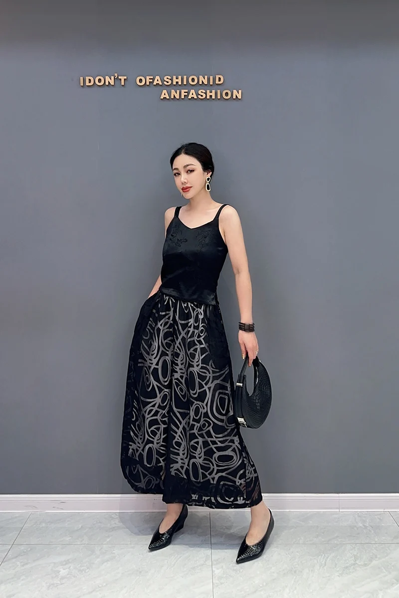 Description Picture 3 of item2023 autumn new women's nine-point shorts culottes double hollowed out gorgeous trousers loose comfortable large size