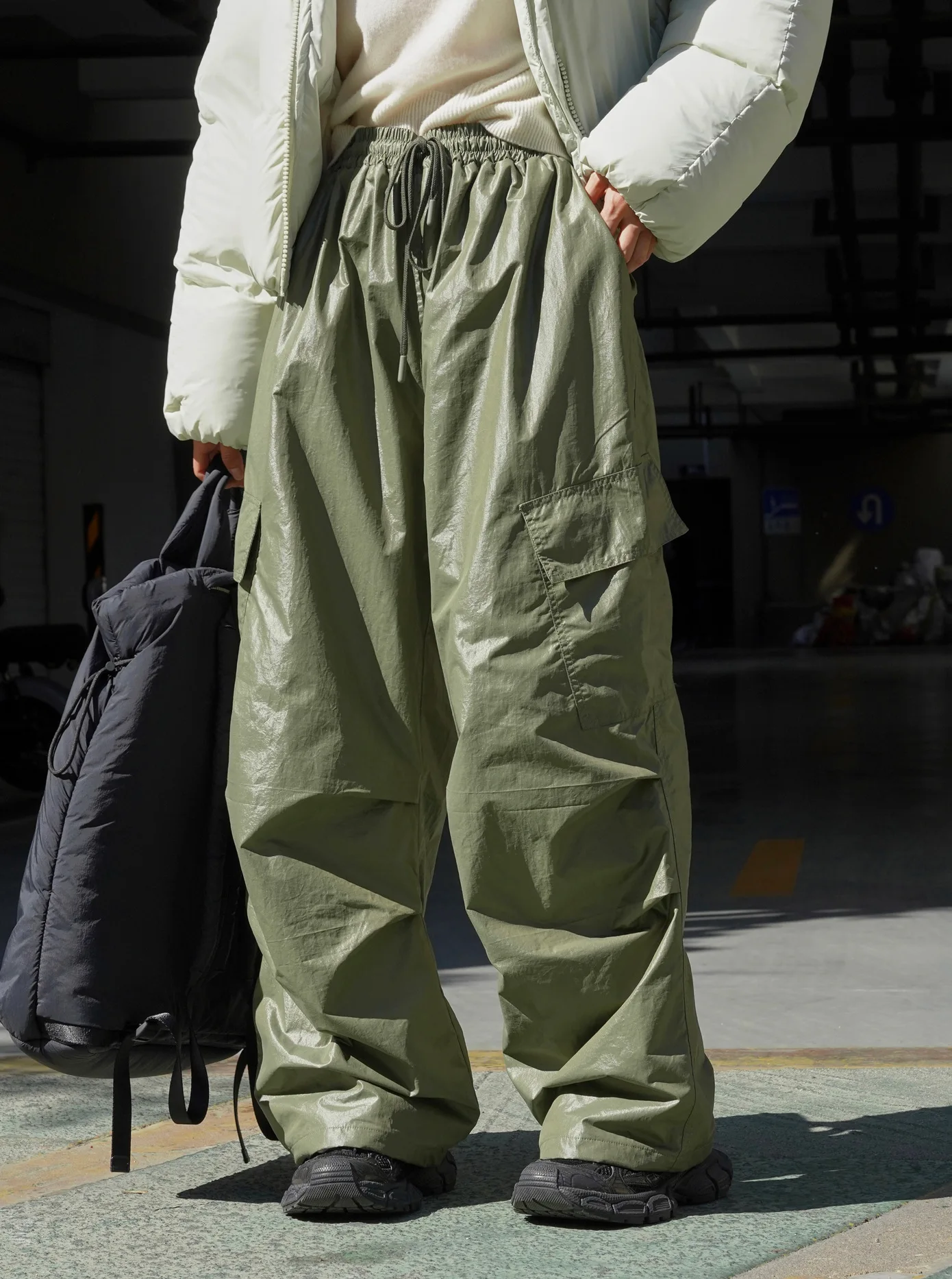 Description Picture 5 of item[LANMREM] Drawstring Leather Warm Pants For Women High Waist Wide Leg Trousers Tide Streetwear Clothing 2023 Winter New 26D7261