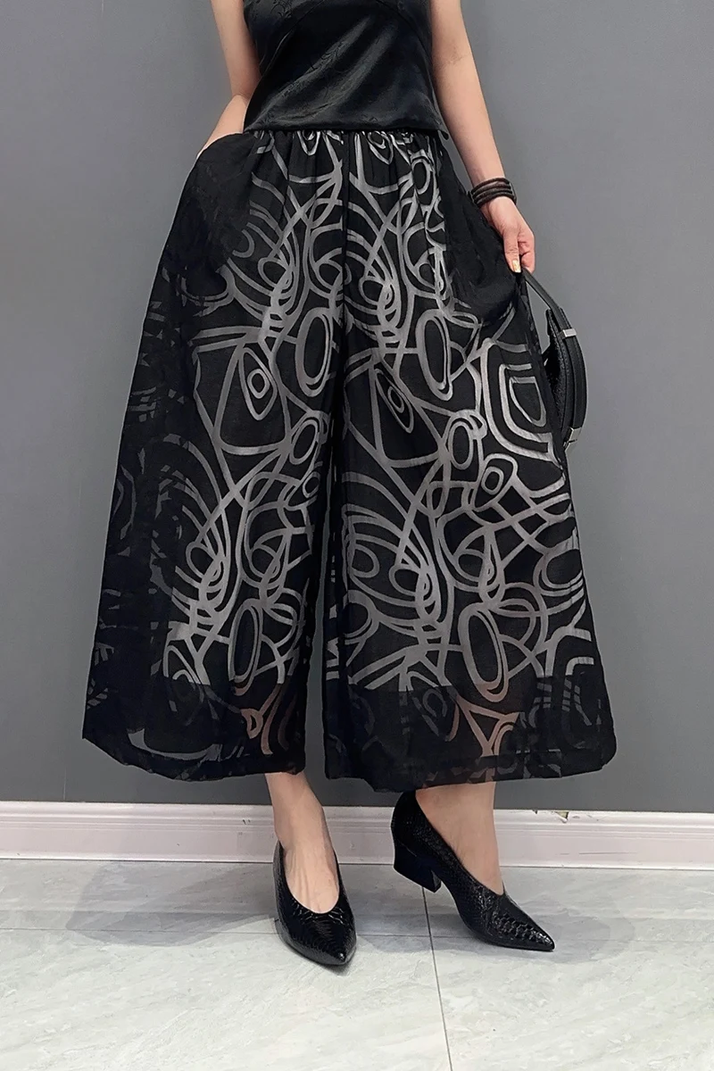 Description Picture 6 of item2023 autumn new women's nine-point shorts culottes double hollowed out gorgeous trousers loose comfortable large size