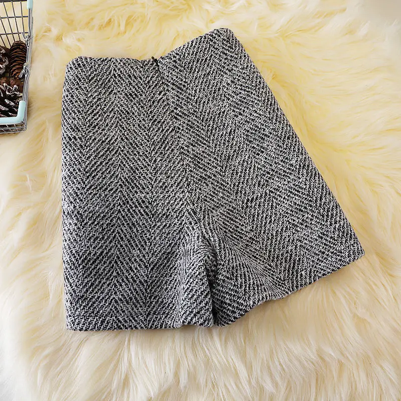 Description Picture 6 of itemKorean Style High Waist Slim Wide Leg Belt Shorts Woman Fashion Autumn Winter New A- line Casual Woolen Shorts Femme