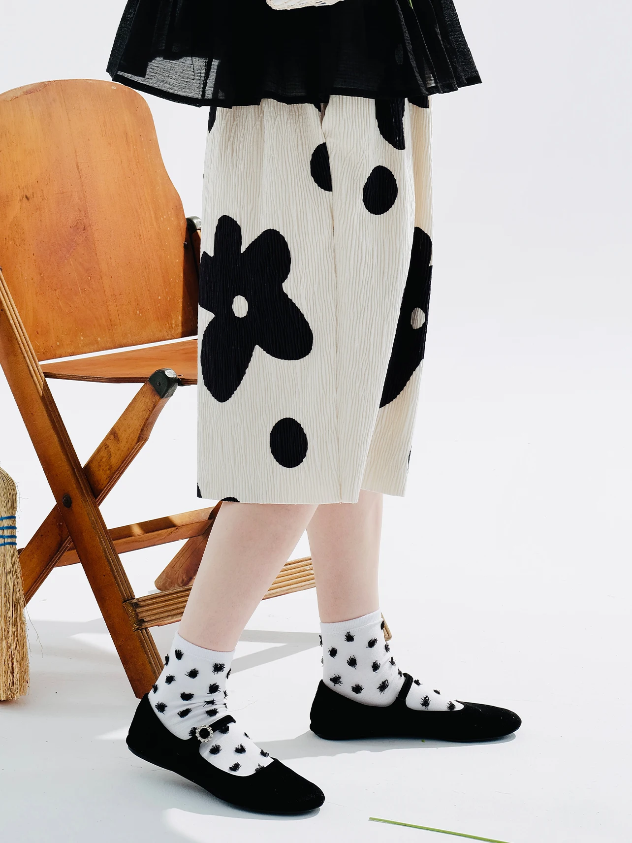 Description Picture 3 of itemIMAKOKONI original design flower wave dot shorts elastic waist five quarter pants apricot casual loose wide leg pants women's 23