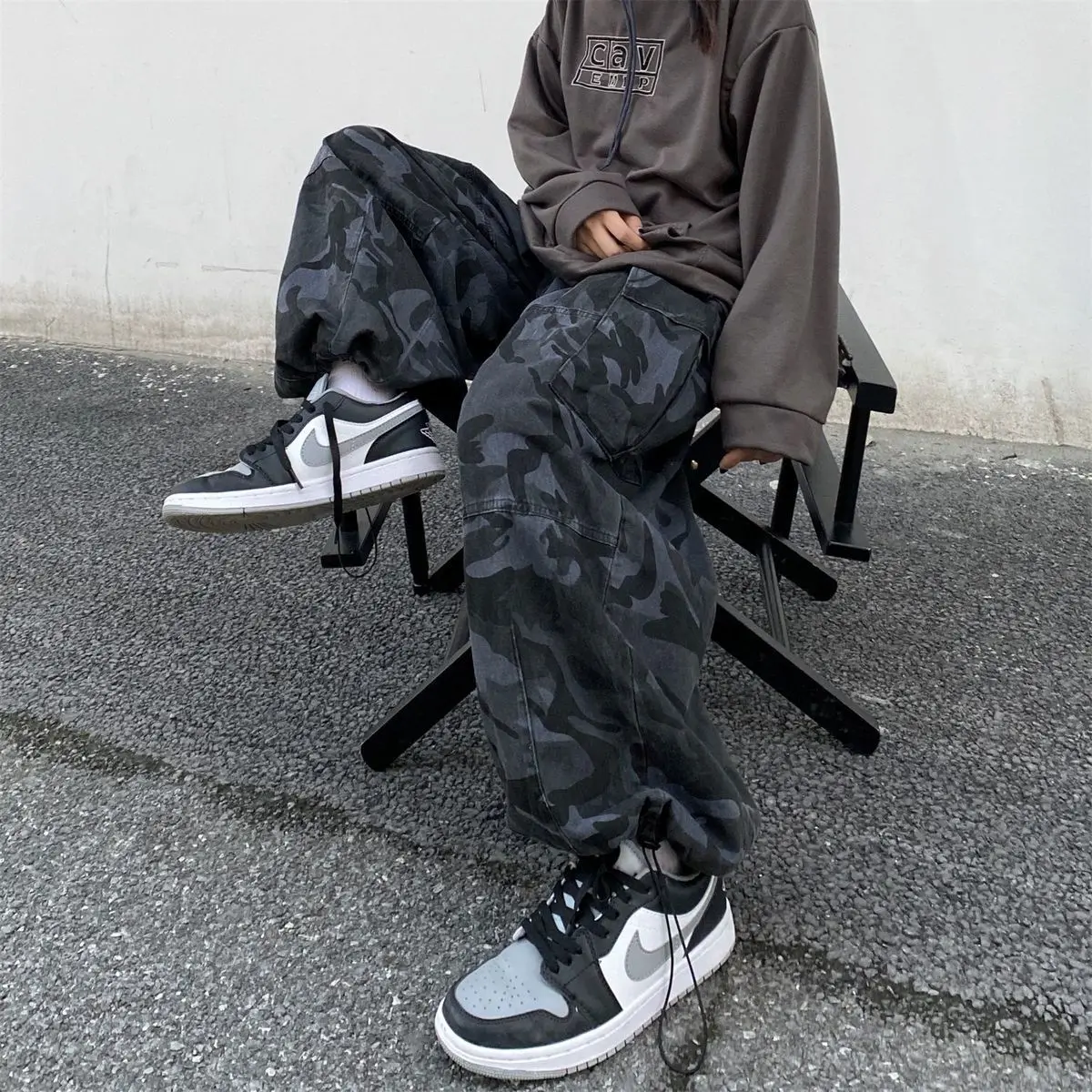 Description Picture 4 of itemHOUZHOU Harajuku Vintage Camouflage Cargo Pants Women Baggy Hip Hop Streetwear Wide Leg Trousers Casual 90s Oversized Unisex