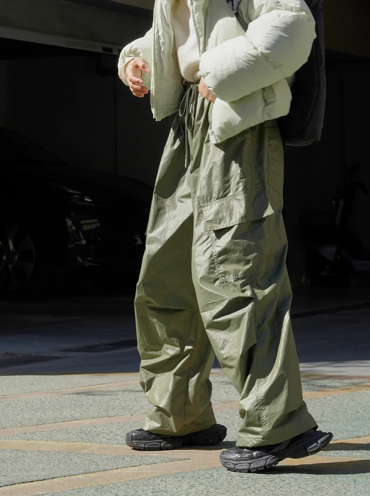 Description Picture 3 of item[LANMREM] Drawstring Leather Warm Pants For Women High Waist Wide Leg Trousers Tide Streetwear Clothing 2023 Winter New 26D7261