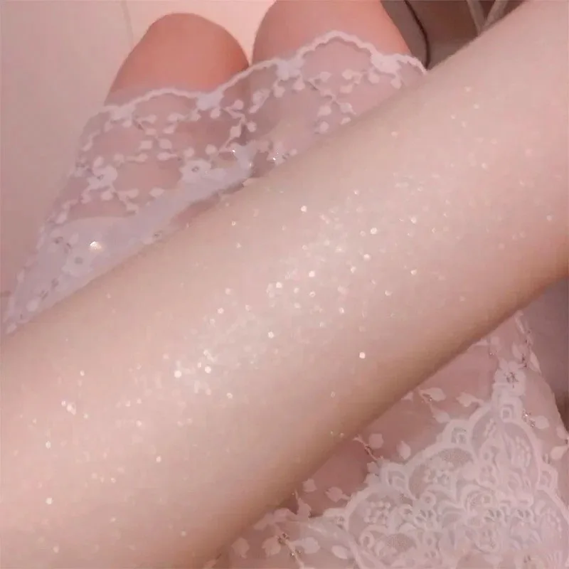 Fashion Highlighter Powder Spray High Gloss Glitter Powder Spray Shimmer Sparkle Powder Makeup for Face Body Highlight Makeup