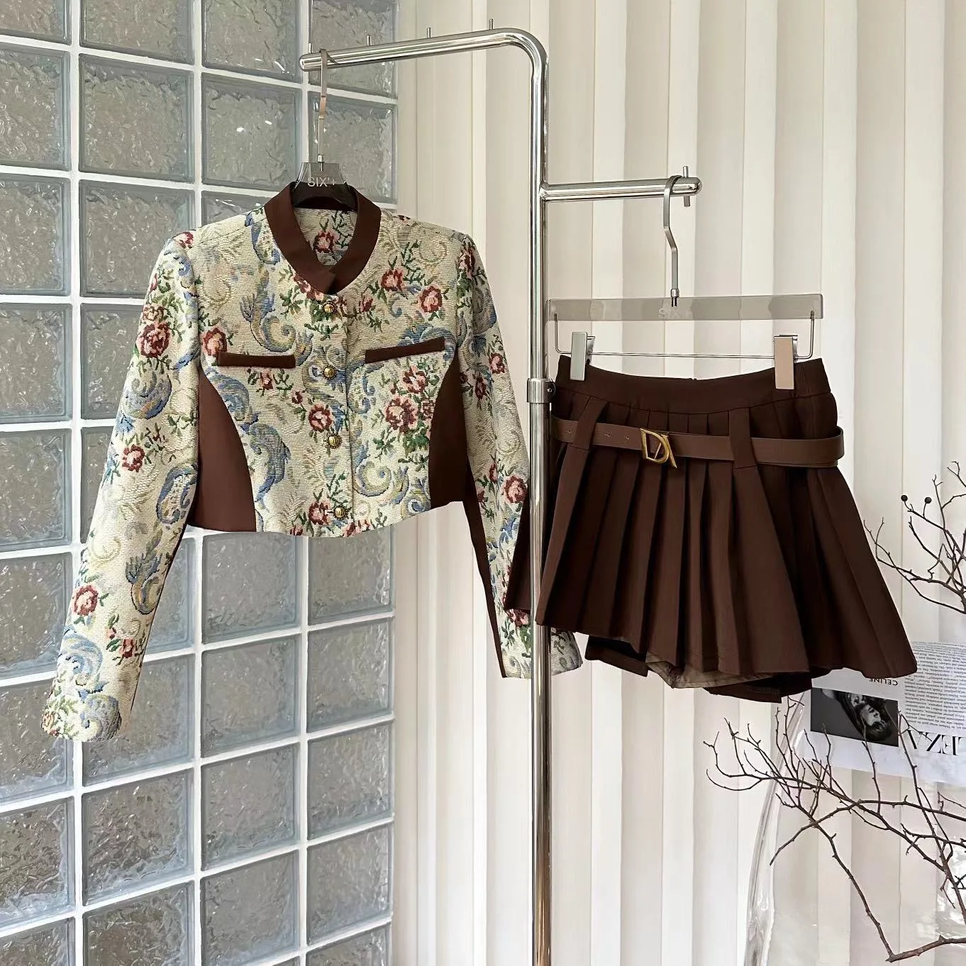 Description Picture 6 of itemVintage Small Fragrance Magree Old Testament Jacquard Style Exquisite Short Jacket Pleated Skirt Belt