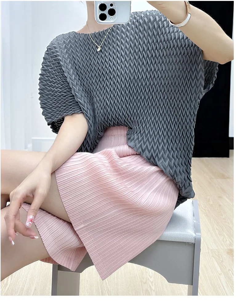 Description Picture 5 of itemShorts Women's Summer 2023 New Miyake Pleated Casual Solid Color Simple Versatile Casual Comfortable Straight Shorts