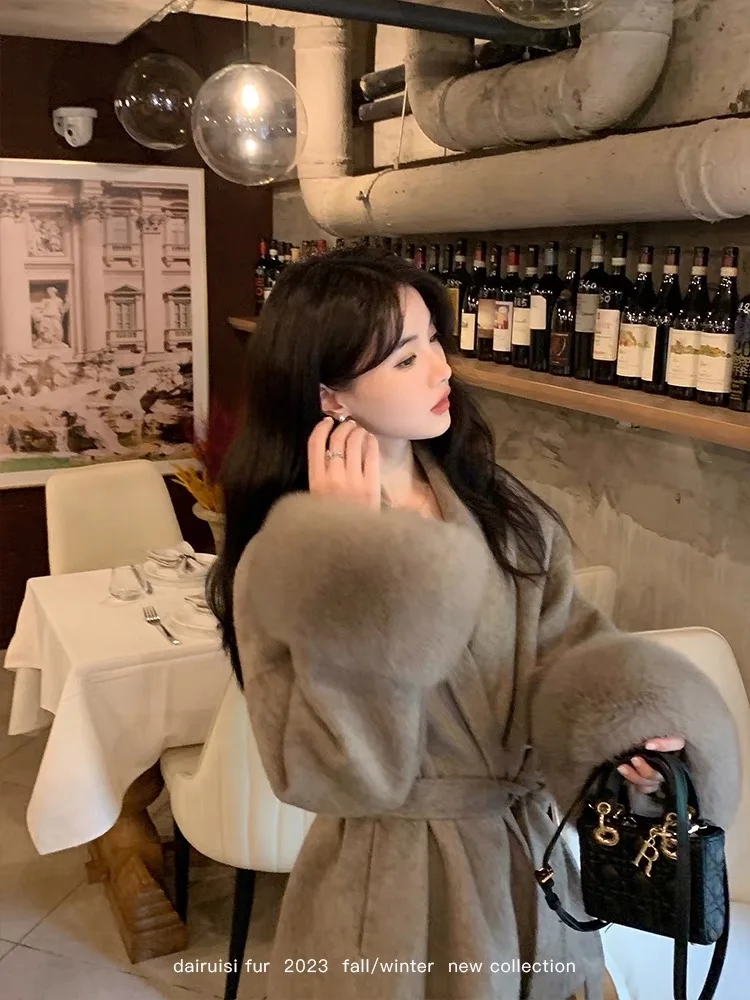 Description Picture 6 of item2023 New High End Double-sided Wool Strapping Coat Women Removable Cuffs Fox Fur Temperament Double-sided Cashmere Short Jacket