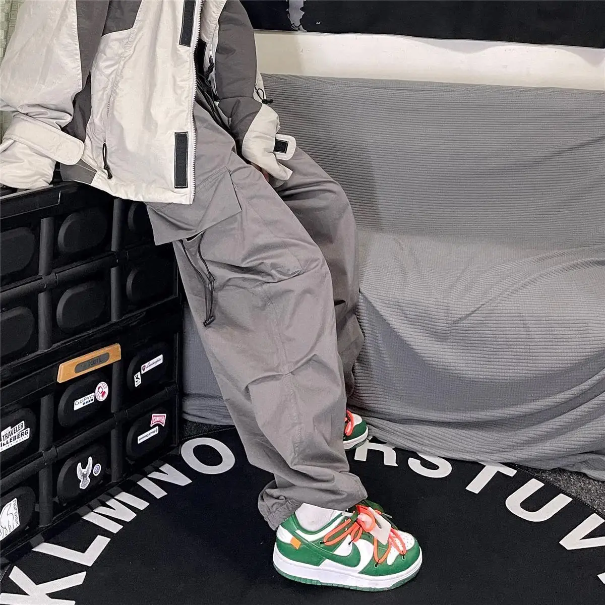 Description Picture 4 of itemHOUZHOU Retro Hippie Gray Baggy Parachute Pants Women Y2K Streetwear Oversize Pockets Wide Leg Cargo Trousers Female Harajuku