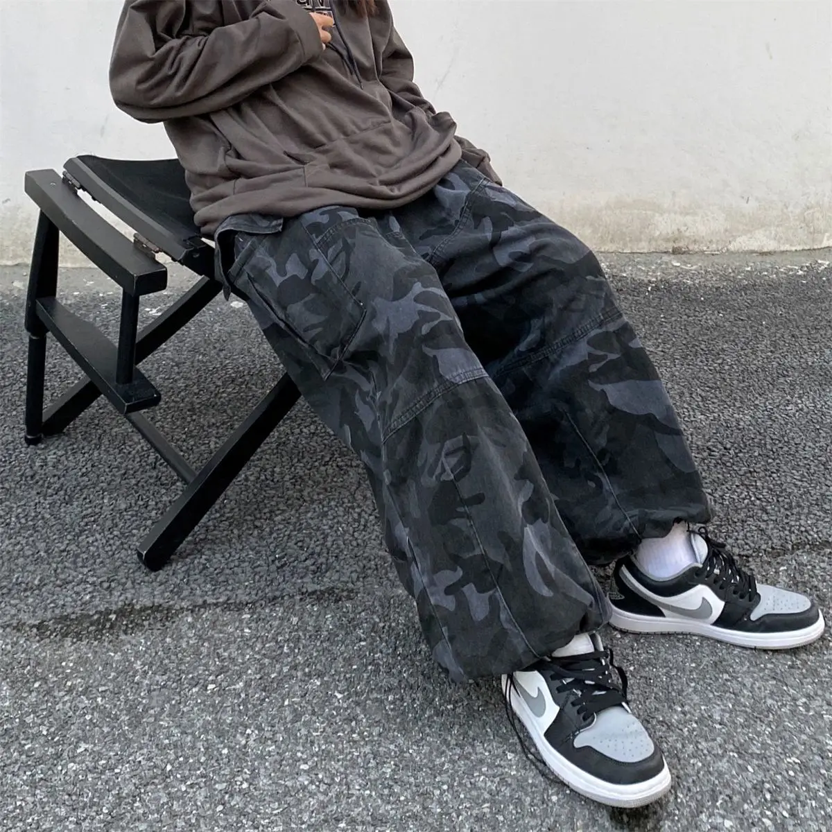 Description Picture 6 of itemHOUZHOU Harajuku Vintage Camouflage Cargo Pants Women Baggy Hip Hop Streetwear Wide Leg Trousers Casual 90s Oversized Unisex