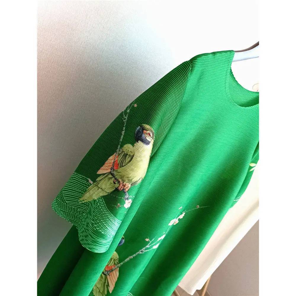 Description Picture 6 of item2023 Spring/Summer Pleated Retro 5/4 Sleeve Large Loose Pleated Dress Court Flower and Bird Print Dress