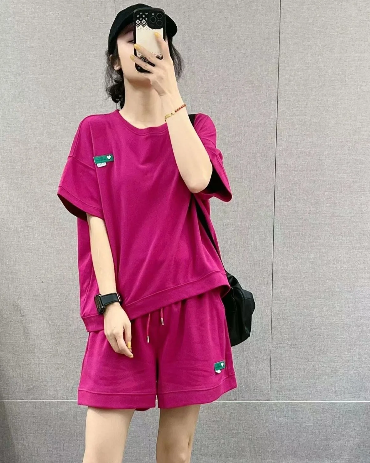 Description Picture 5 of item2023 Summer Fashion Casual Women's Shorts Sets Sport Short-sleeved T-shirt and Wide-leg Shorts 2 Piece Sets Tracksuits Outfits