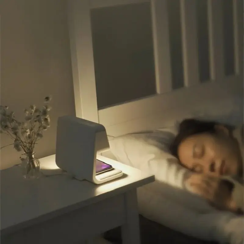 Creative 3-in-1 Bedside Lamp Wireless Charging LCD Alarm Clock Wireless Phone Charger for Iphone