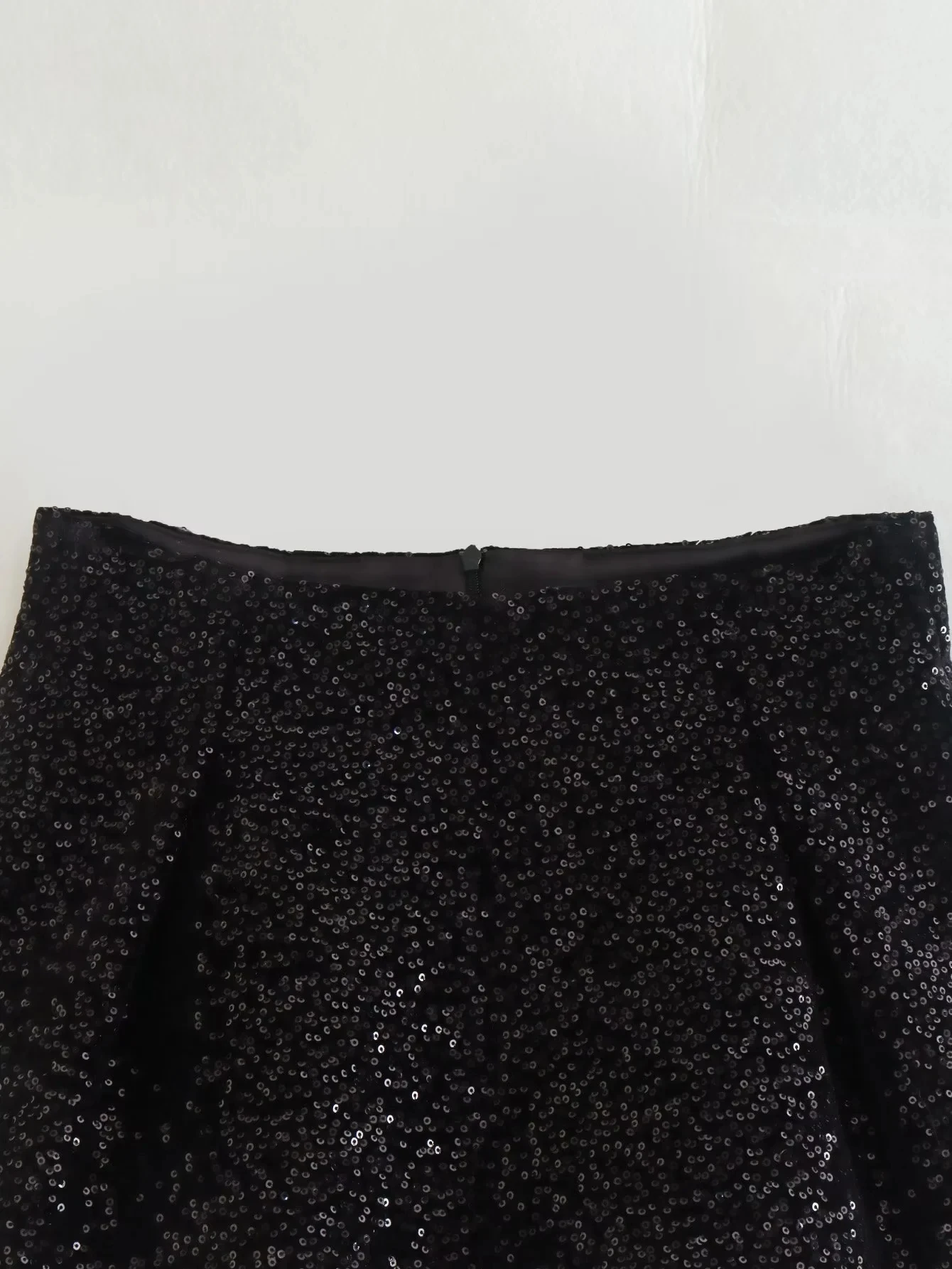 Description Picture 4 of itemXNWMNZ Women Fashion Sequins Velvet Shorts Woman High Waist Pleated Back Zipper Party Female Chic Shorts