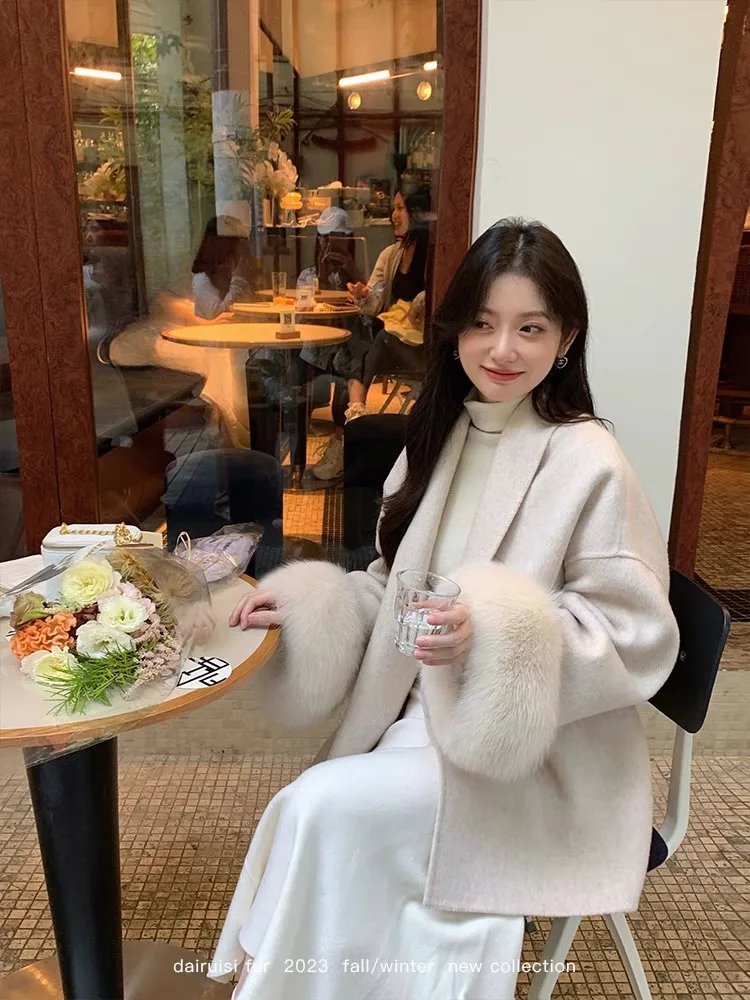 Description Picture 4 of item2023 New High End Double-sided Wool Strapping Coat Women Removable Cuffs Fox Fur Temperament Double-sided Cashmere Short Jacket