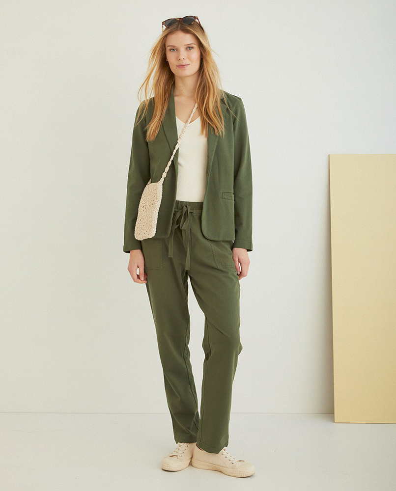 GREEN