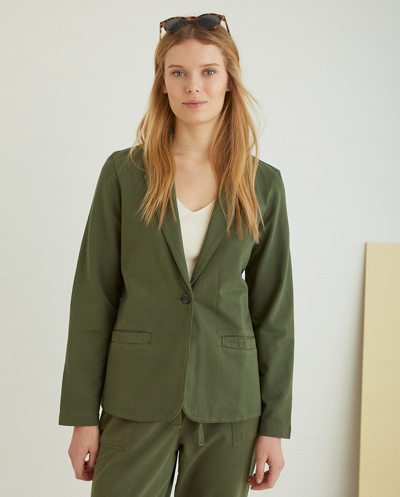 GREEN