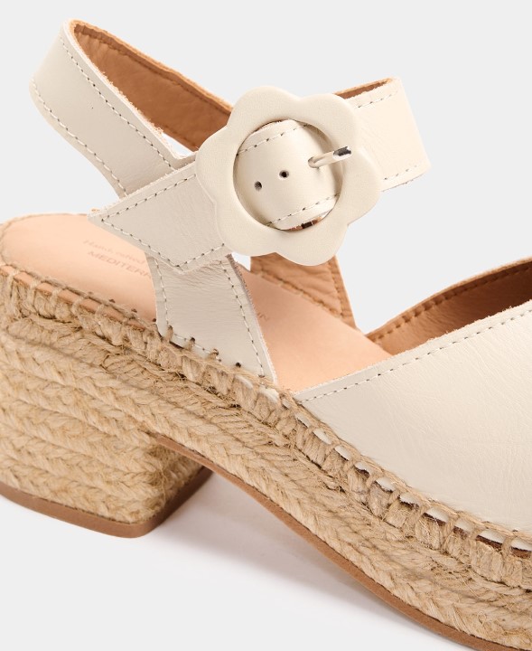 Slide image 25bfdb5fa1f946fb90d76b507b0d03a7