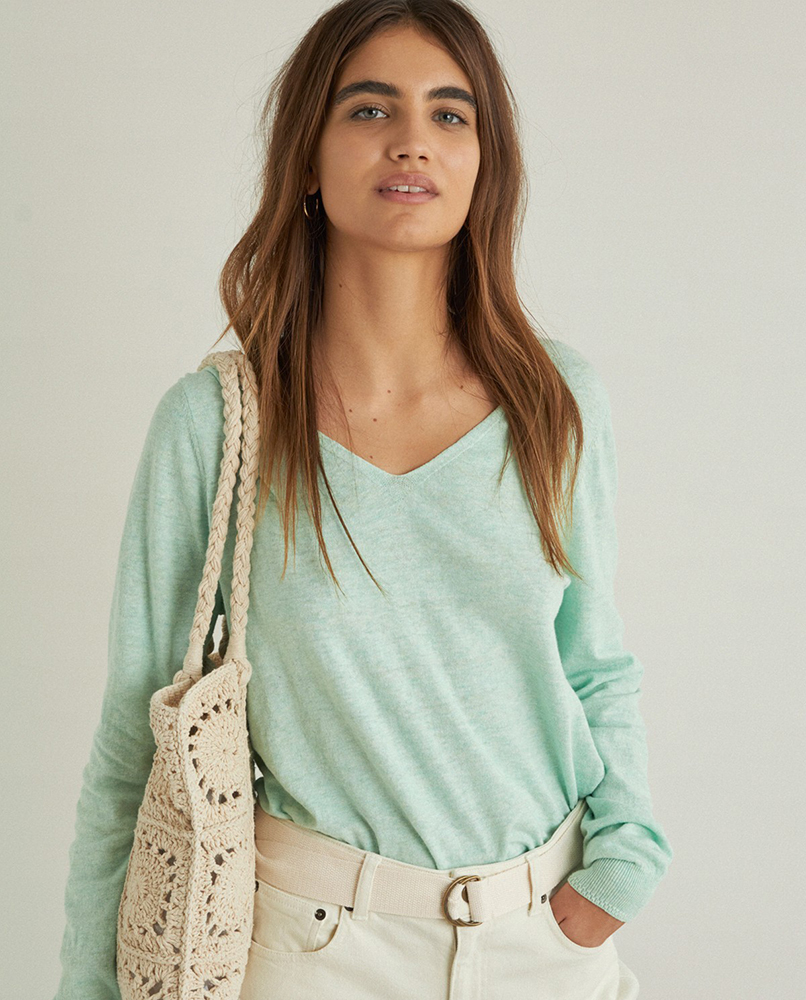 100% ORGANIC-COTTON V-NECK SWEATER