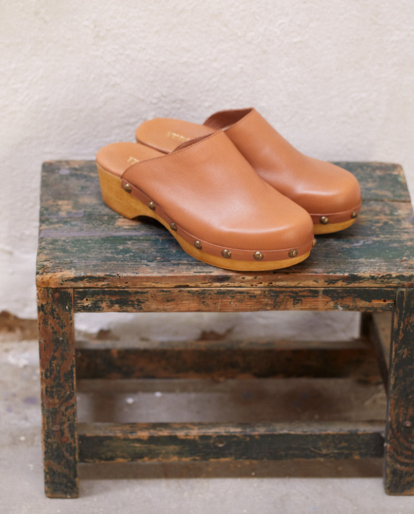 100% LEATHER CLOGS BROWN