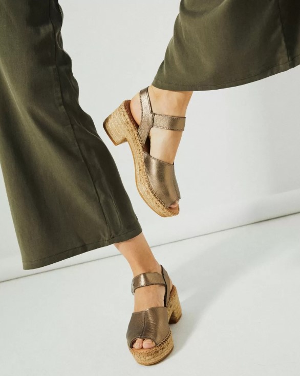 Slide image 7a61b5a5c8dd4bafb9acc0144b0807ff