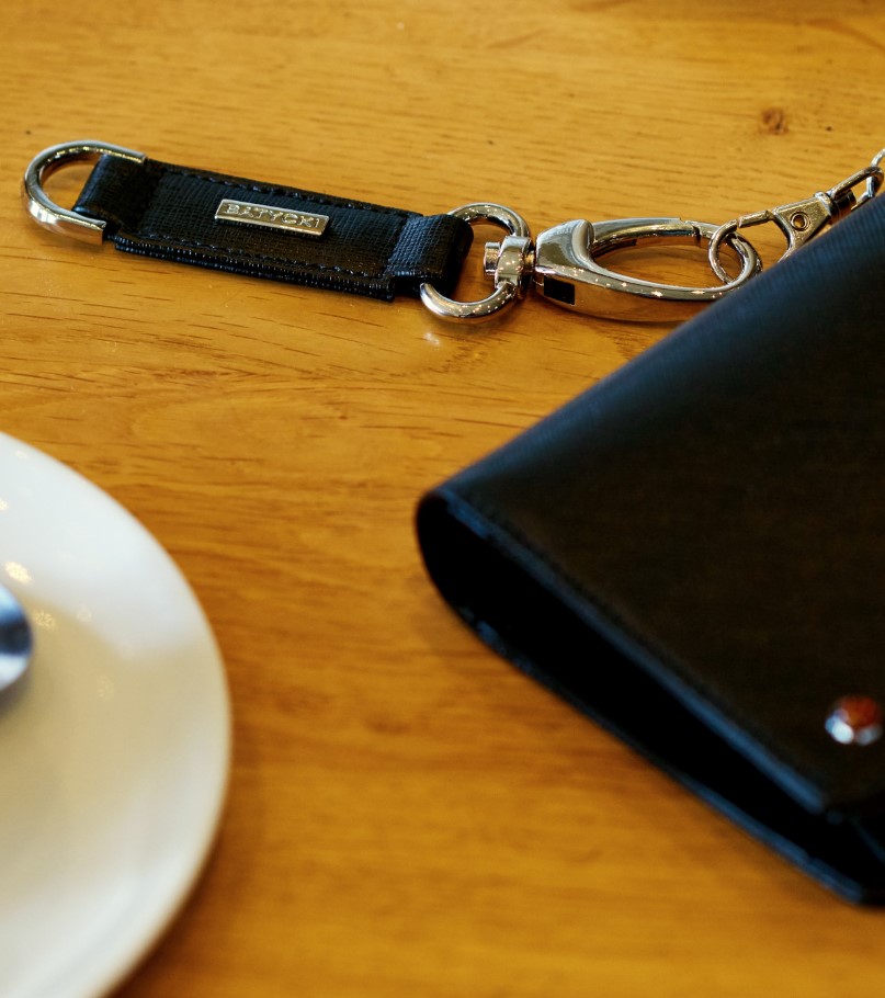 CLASSIC artico black leather keychain