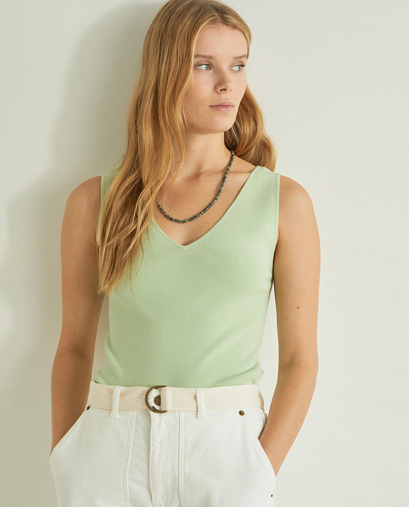 RIBBED V-NECK CAMISOLE TOP