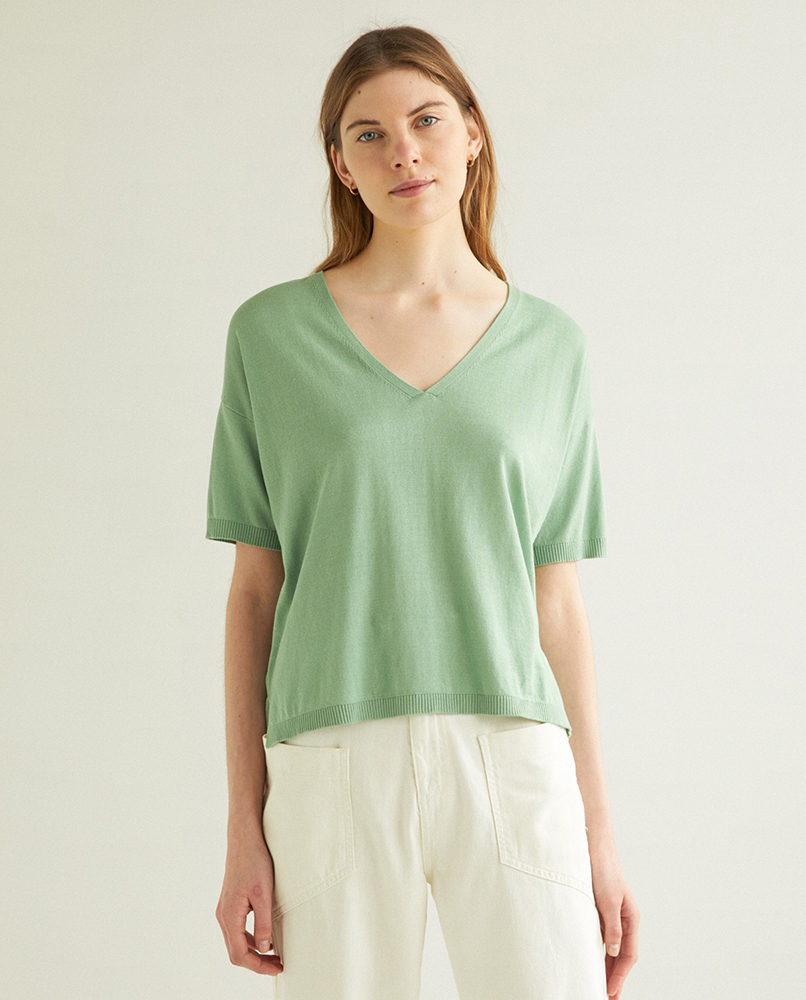 GREEN