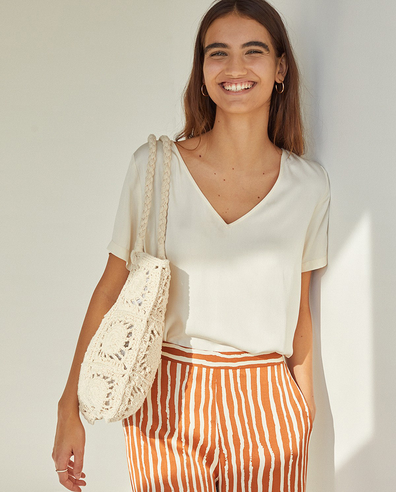 VISCOSE V-NECK T-SHIRT