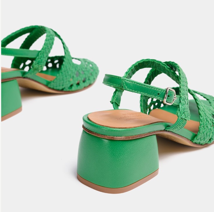 Slide image 7c3c9be8512641bf9eb528bc4556547e